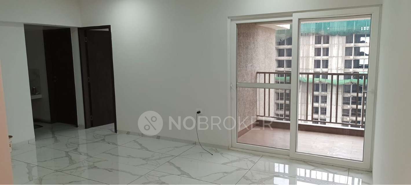 Single Room for Female In 2 BHK  In Rahul Downtown In Tathawade