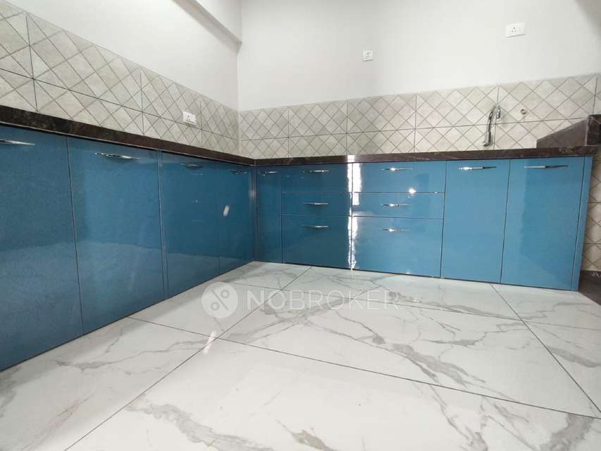 Single Room for Female In 2 BHK  In Rahul Downtown In Tathawade