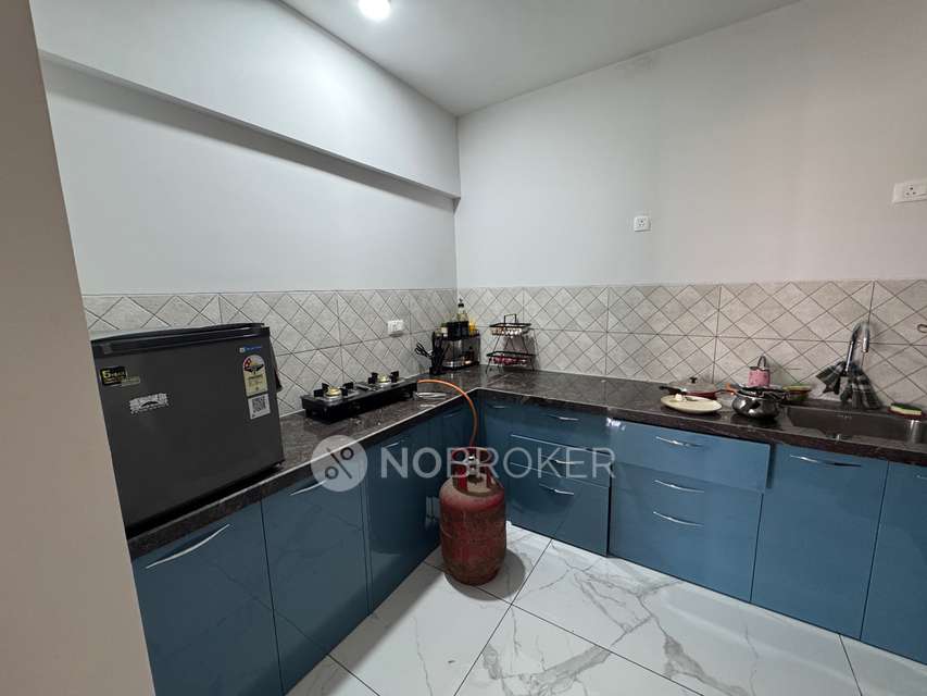 Single Room for Female In 2 BHK  In Rahul Downtown In Tathawade