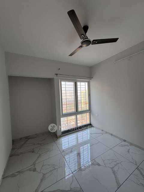 Single Room for Female In 2 BHK  In Rahul Downtown In Tathawade