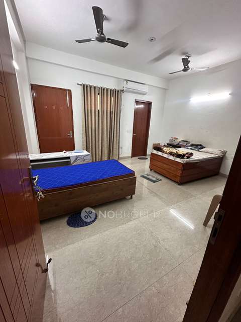 PG for Girls in Ansal Golf Links 1