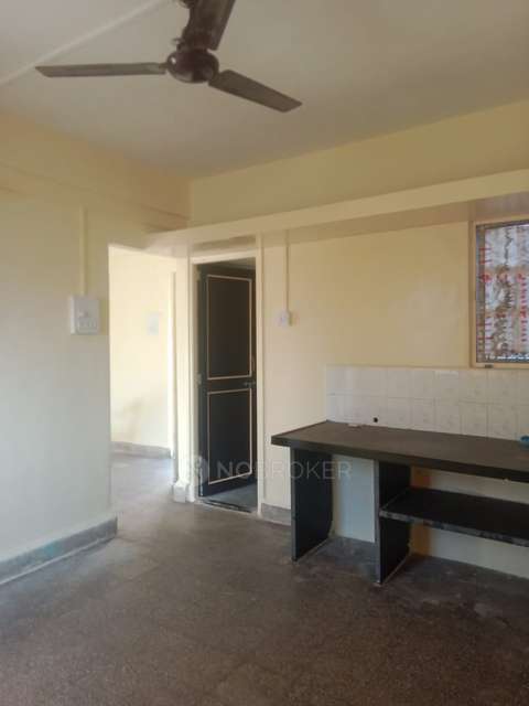 1 RK Flat In Amit Gandhi Clinic for Rent  In Shukrawar Peth