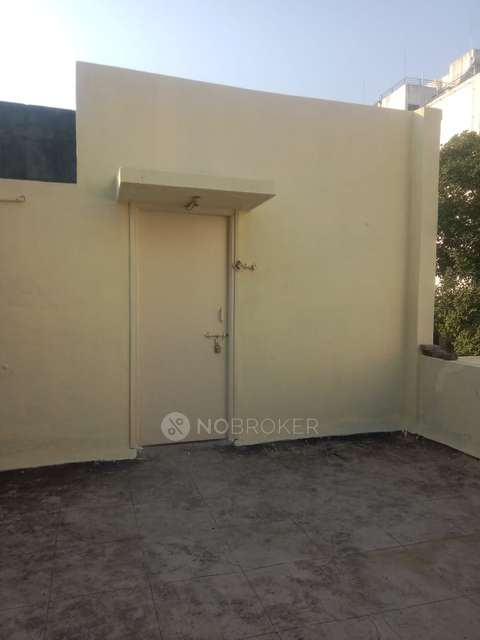 1 RK Flat In Amit Gandhi Clinic for Rent  In Shukrawar Peth