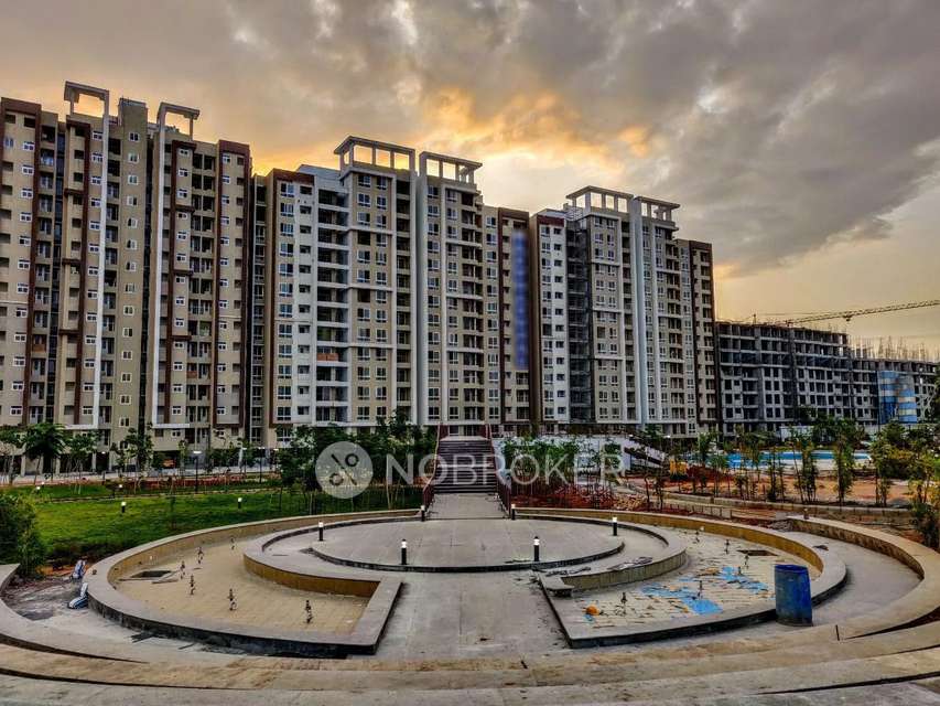 Single Room for Female In 3 BHK  In Mahaveer Ranches In Hosa Road