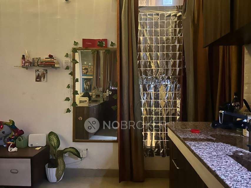 Single Room for Male In 2 BHK  In Tulip Lemon In Sector 69