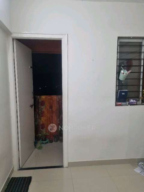 Single Room for Male In 1 BHK  In Magarpatta Madhuvan In Hadapsar