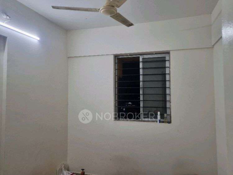 Single Room for Male In 1 BHK  In Magarpatta Madhuvan In Hadapsar