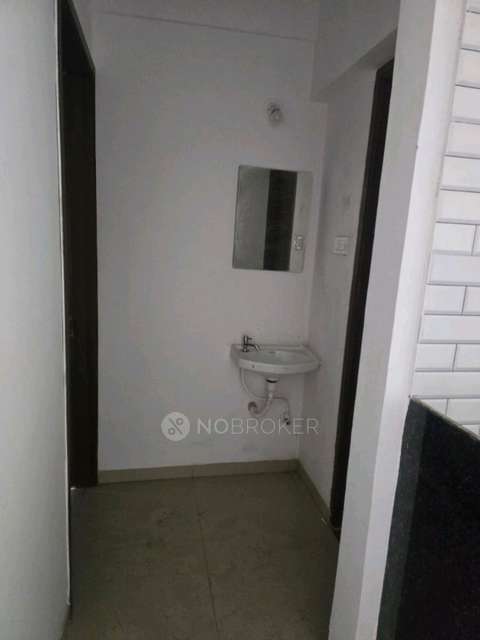 2 BHK Flat In The Kings Way  for Rent  In Ghorpadi