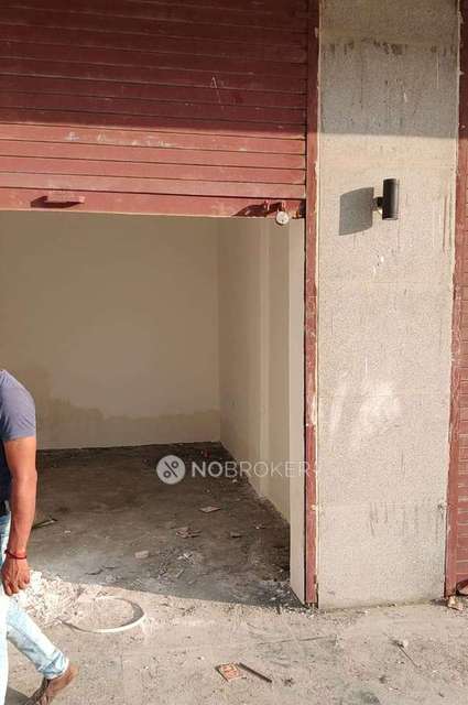 Shop in La Solara, Greater_noida for sale 