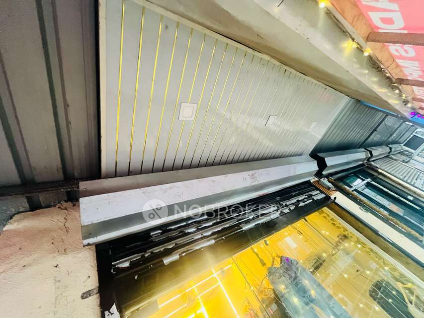 Shop in Fashion Loot - Janhviâs Collection, Mumbai for Rent 