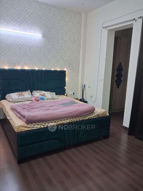 Single Room for Female In 3 BHK  In  Sector 48
