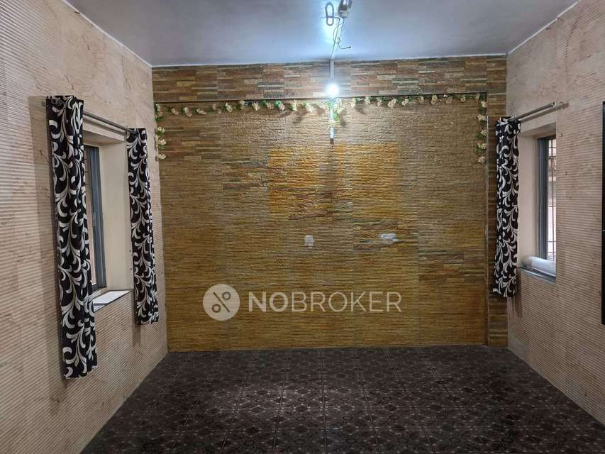 1 BHK Flat In Gayatri Chayya Apt for Rent  In Karnik Road