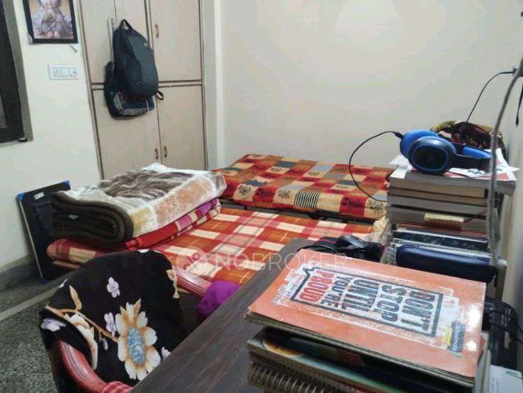 Shared Room for Female In 3 BHK  In D, 84, Gali No. 4