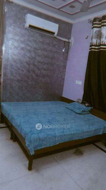 Single Room for Female In 4 BHK  In Shish Ram Park
