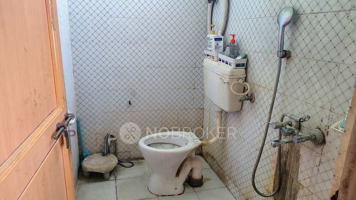 2 BHK Flat In Ravi Krishna Residency For Sale  In Moti Nagar