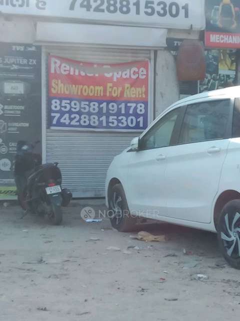 Showroom in Sector 52, Gurgaon for Rent 