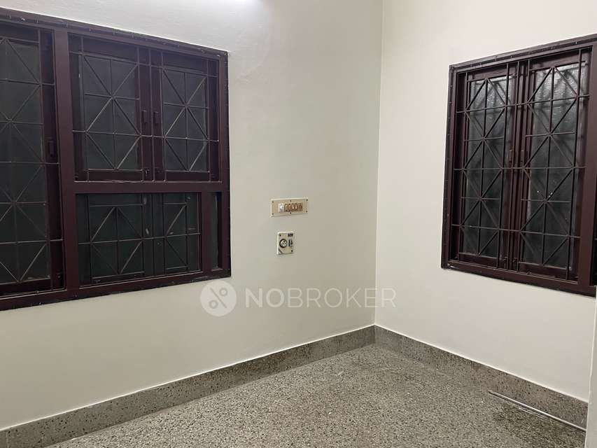 Single Room for Male In 2 BHK  In Manapakkam