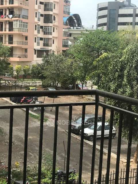 2 BHK Flat In Mahagun Mosaic For Sale  In  Sector 4,