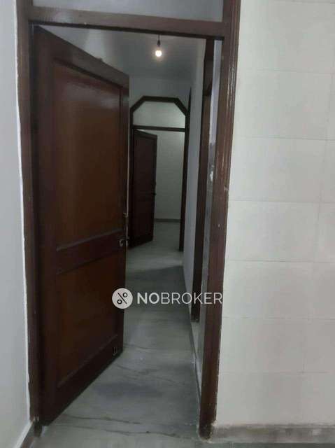 2 BHK Flat In Dhirpur, Delhi 9 For Sale  In Mukherjee Nagar