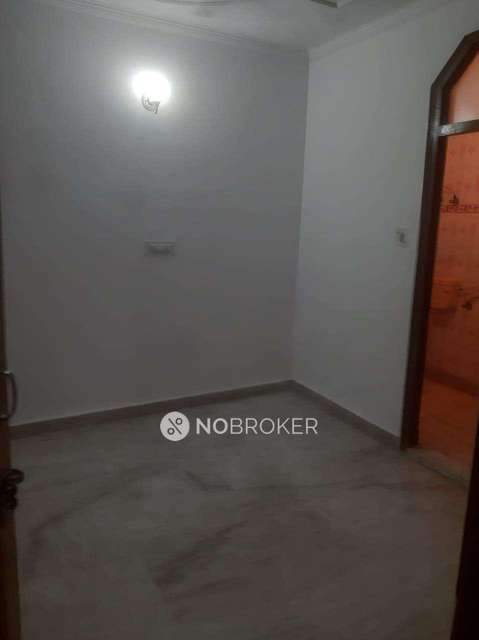 2 BHK Flat In Dhirpur, Delhi 9 For Sale  In Mukherjee Nagar