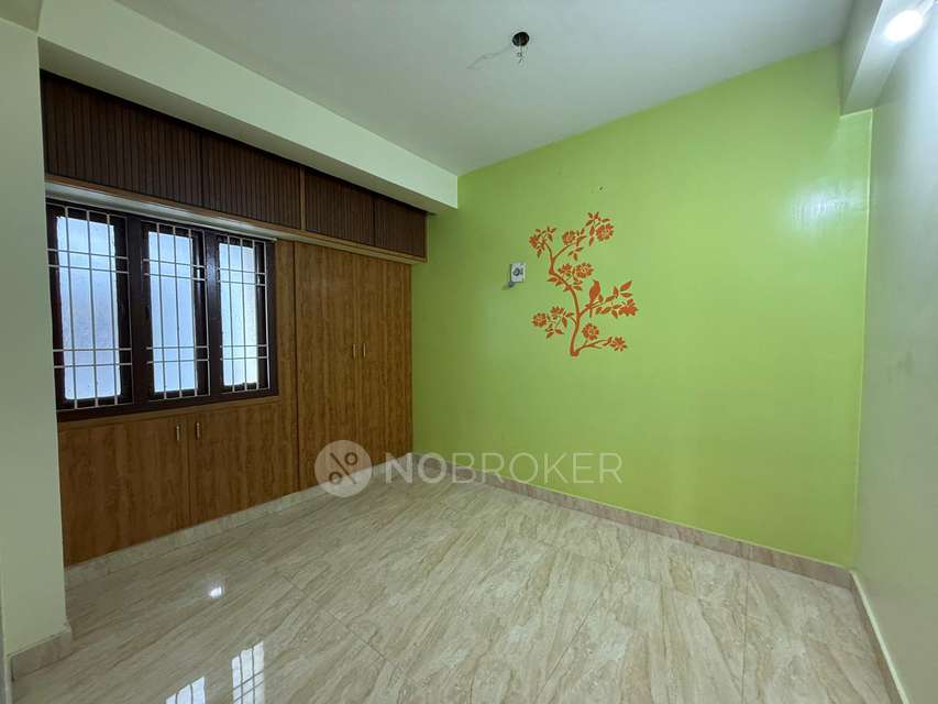 Single Room for Male In 2 BHK  In Chakra Flats, Korattur In Korattur