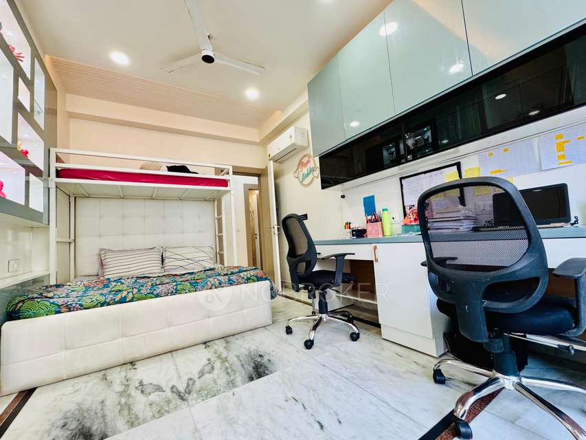 3 BHK Flat In Mahagun Mansion For Sale  In Indirapuram