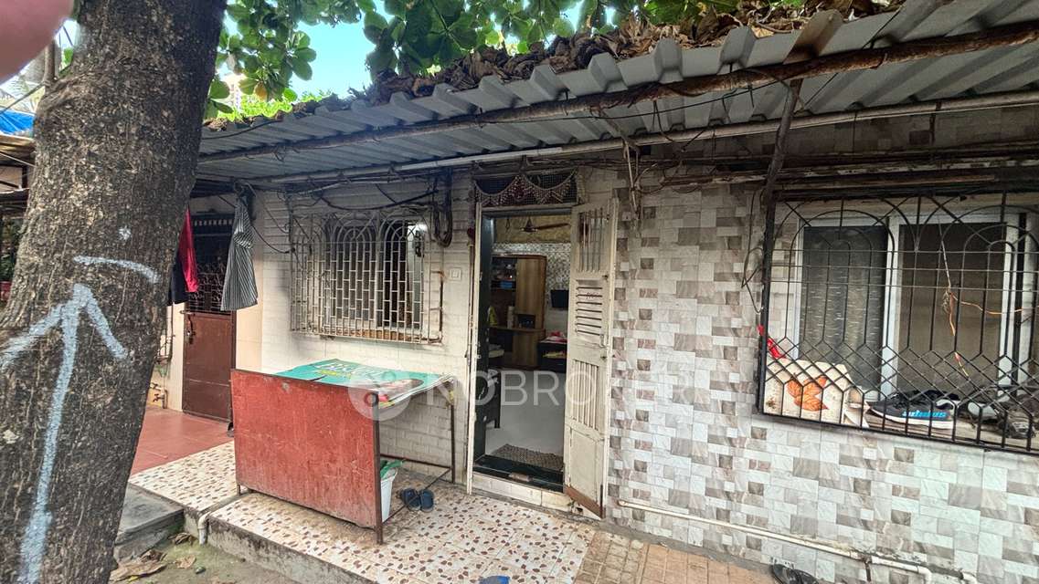 1 BHK Flat In Minesh Patel Chawl for Rent  In Kandivali West