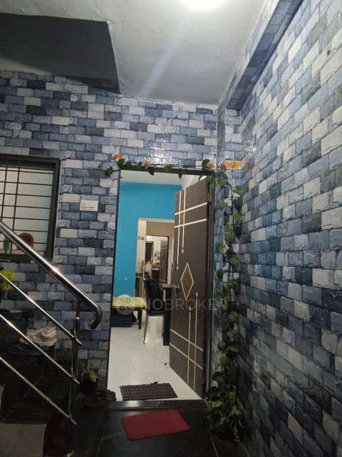 Shared Room for Female In 1 BHK  In Sb In Gokhalenagar