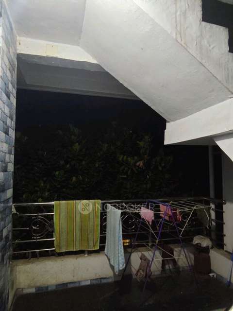 Shared Room for Female In 1 BHK  In Sb In Gokhalenagar
