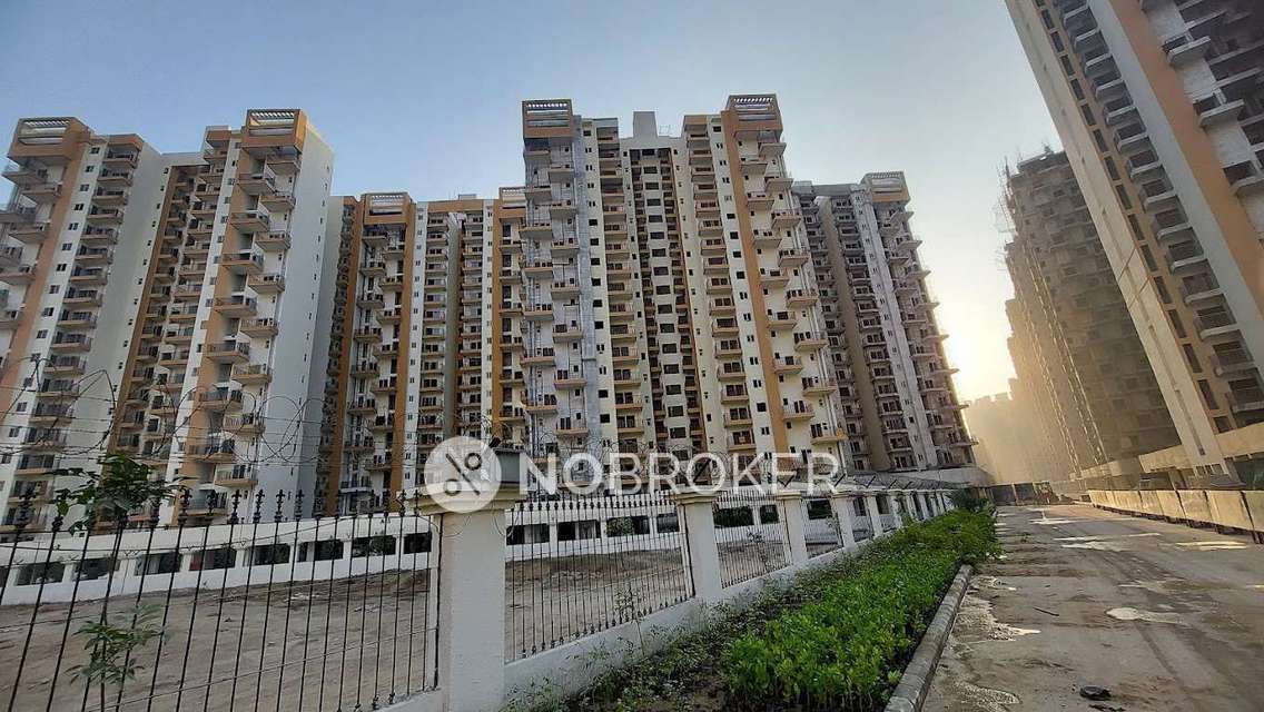 2 BHK Flat In Amrapali Tropical Garden for Rent  In Tech Zone Iv
