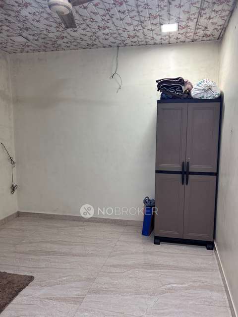 Single Room for Female In 2 BHK  In Mulund Police Chowki