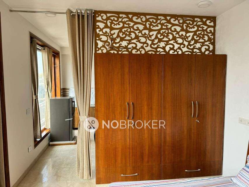 4+ BHK Flat In Standalone For Sale  In Sector 57