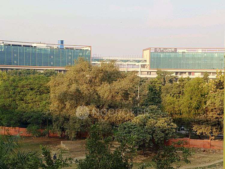 Shop in Knowledge Park Ii, Greater Noida for Rent 