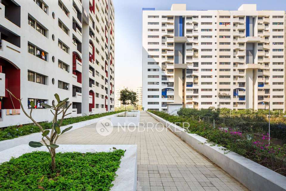 2 BHK Flat In Kumar Pebble Park, Hadapsar For Sale  In Handewadi