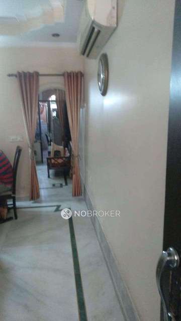 2 BHK Flat In Standalone Building  For Sale  In Janakpuri