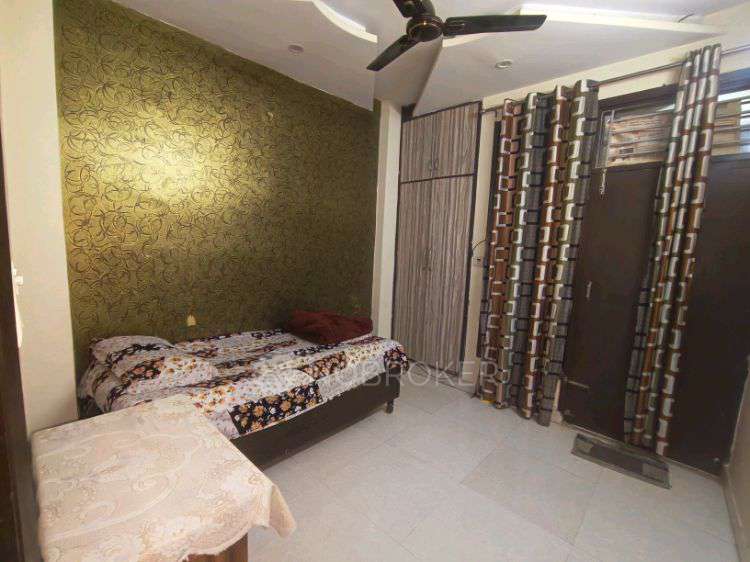 Single Room for Female In 3 BHK  In Matiyala In Mansa Ram Park, Uttam Nagar