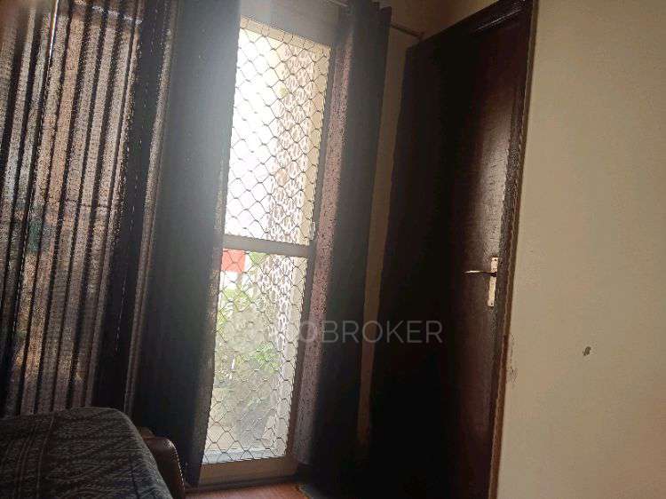 Single Room for Female In 3 BHK  In Amrapali Terrace Homes In Noida Extension, Greater Noida