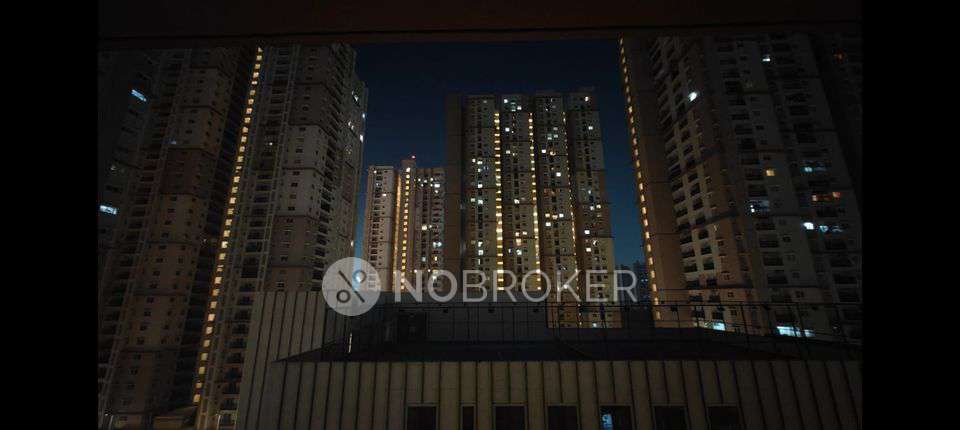 Single Room for Female In 3 BHK  In Prestige High Fields In Nanakaramguda