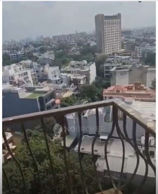 Single Room for Male In 3 BHK  In Dlf Ridgewood Estate In Sector 27