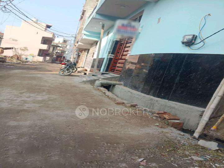 1 RK House for Rent  In Sector 128,