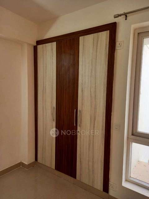 2 BHK Flat In Ramprastha City The Edge Towers, Sector 37d for Rent  In Sector 37d