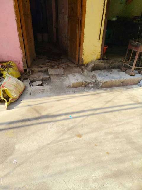 Shop in Lado Sarai, Delhi for Rent 