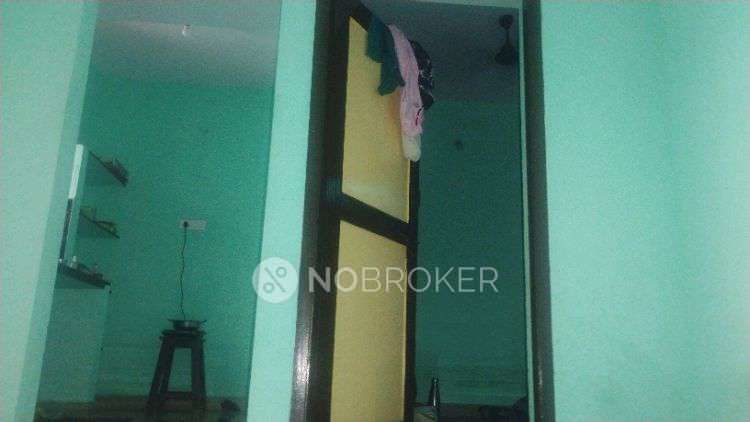 Shared Room for Male In 1 RK  In Thirutheri