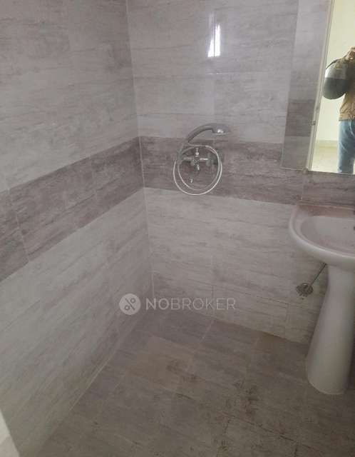 2 BHK Flat In Gaur Siddhartham Tower B For Sale  In Siddharth Vihar