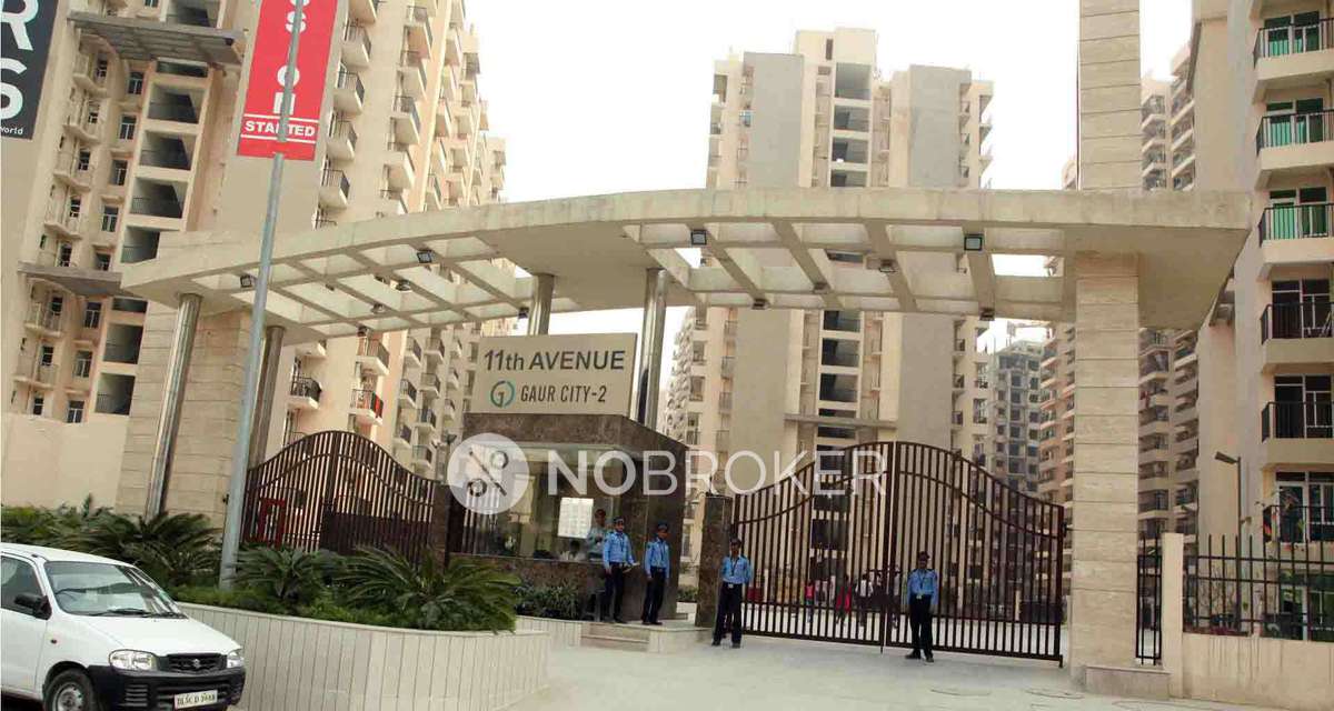 Single Room for Male In 3 BHK  In 11th Avenue  In  Gaur City 2