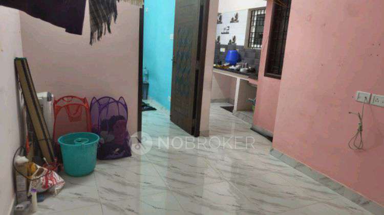 Single Room for Female In 2 BHK  In Karappakkam