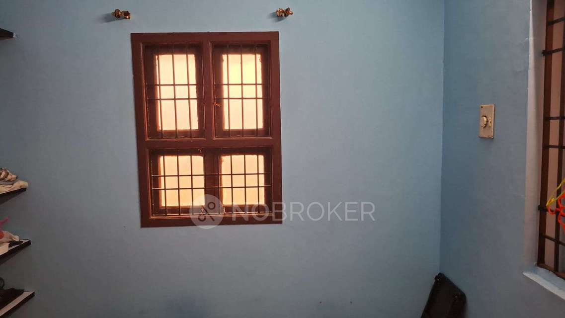 Single Room for Male In 2 BHK  In Manapakkam