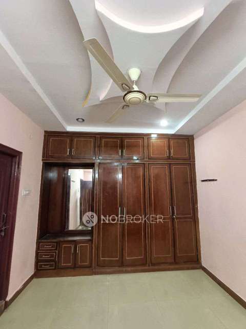 Shared Room for Female In 2 BHK  In Gowlidoddy