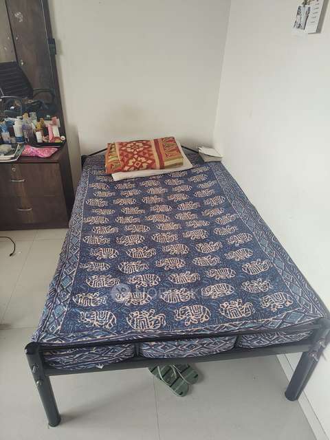 Single Room for Female In 3 BHK  In Suyog Space In Wakad