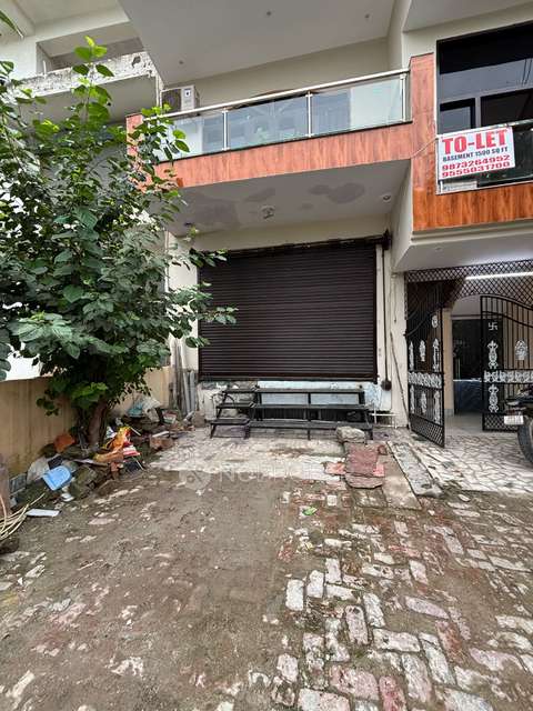 Showroom in J Block, 2, Nit 3 Main Rd, Faridabad for Rent 